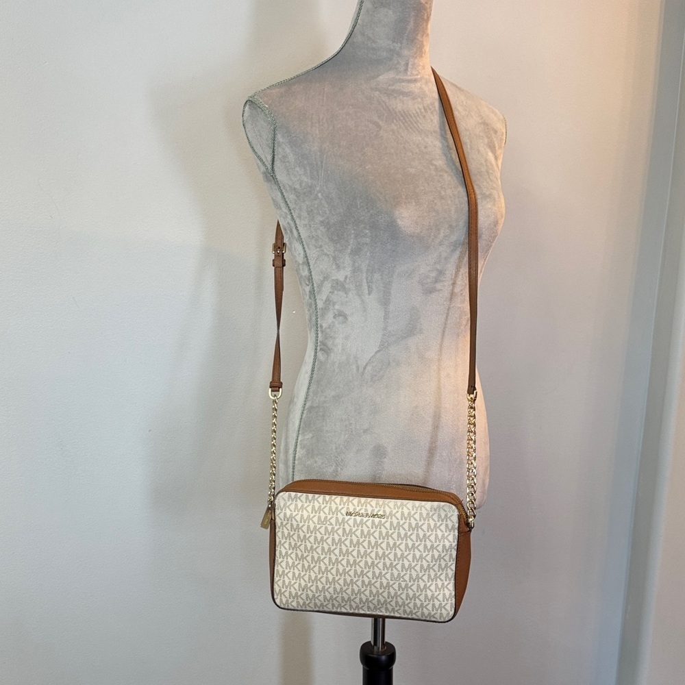 Michael Kors Jetset Tan and Cream chain Crossbody Bag EUC